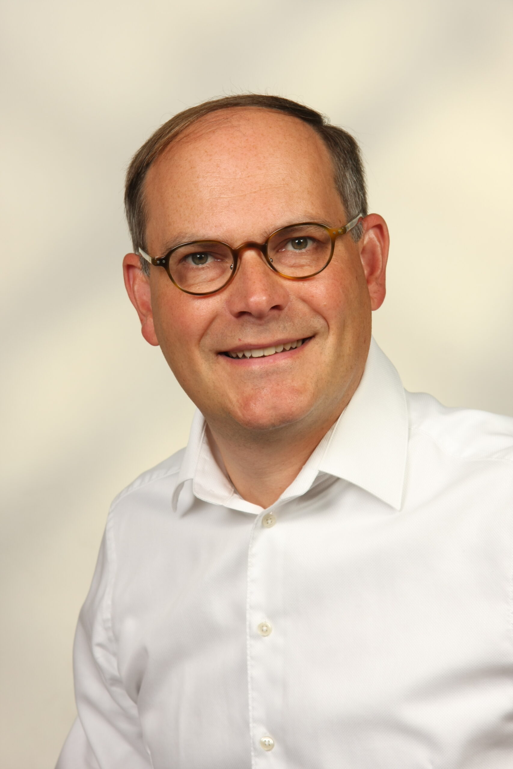 Dr. Tobias Ficnar